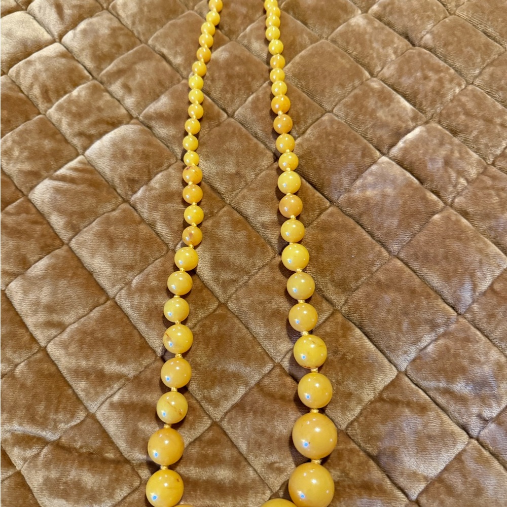 Elegant Vintage Yellow Beaded Bakelite Graduated Necklace
